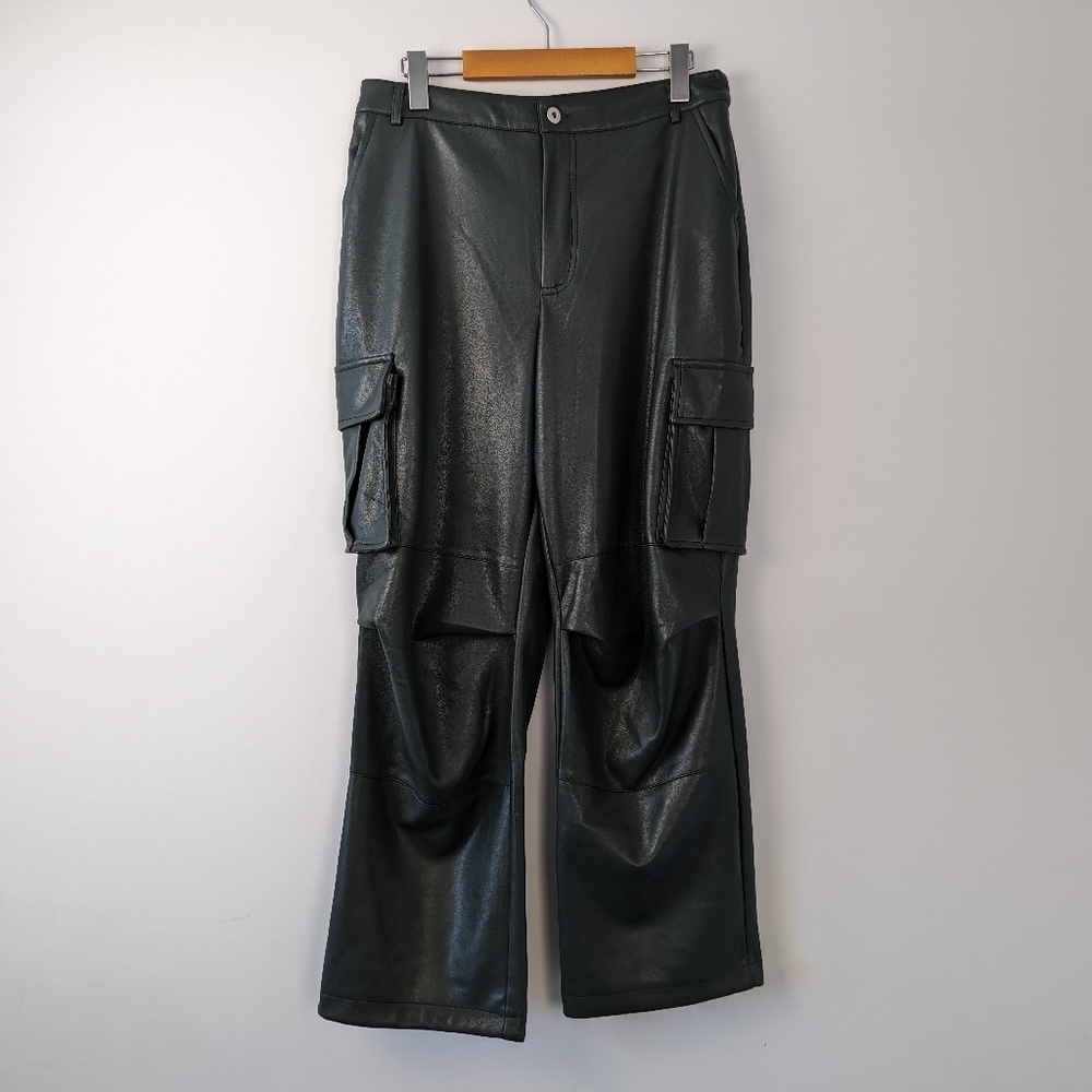 7 For All Mankind Classic Faux Leather Wide-Leg Cargo Pants - Size Medium Vegan